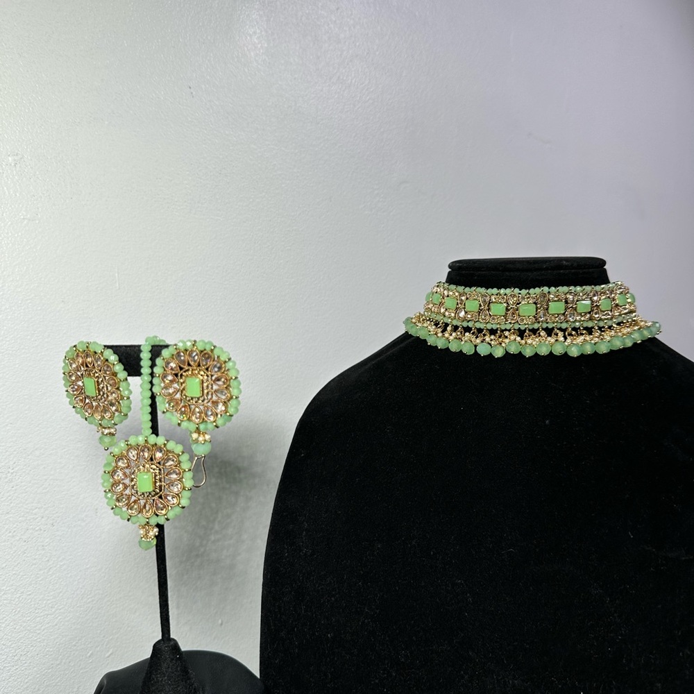 Traditional jewelry set